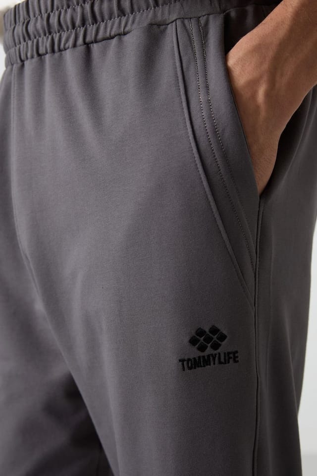 Tommy Life Tommy Life Men's Mid-waist Wide-leg Capri Shorts in Charcoal - 3