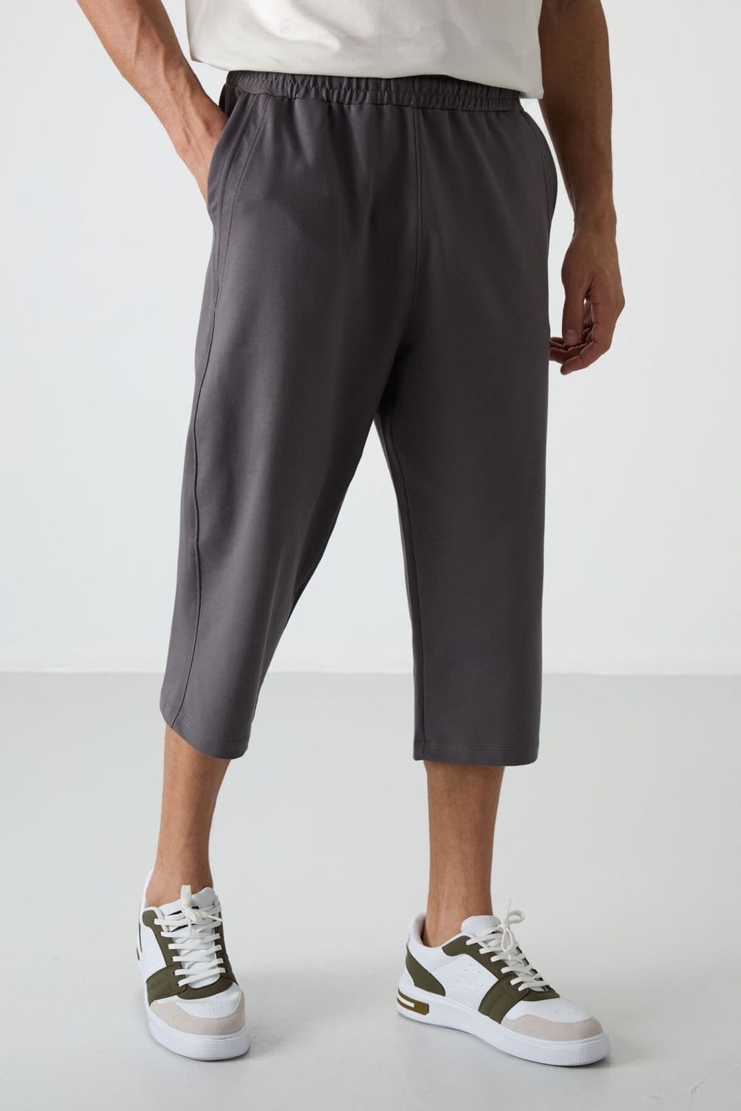 Tommy Life Tommy Life Men's Mid-waist Wide-leg Capri Shorts in Charcoal - 4