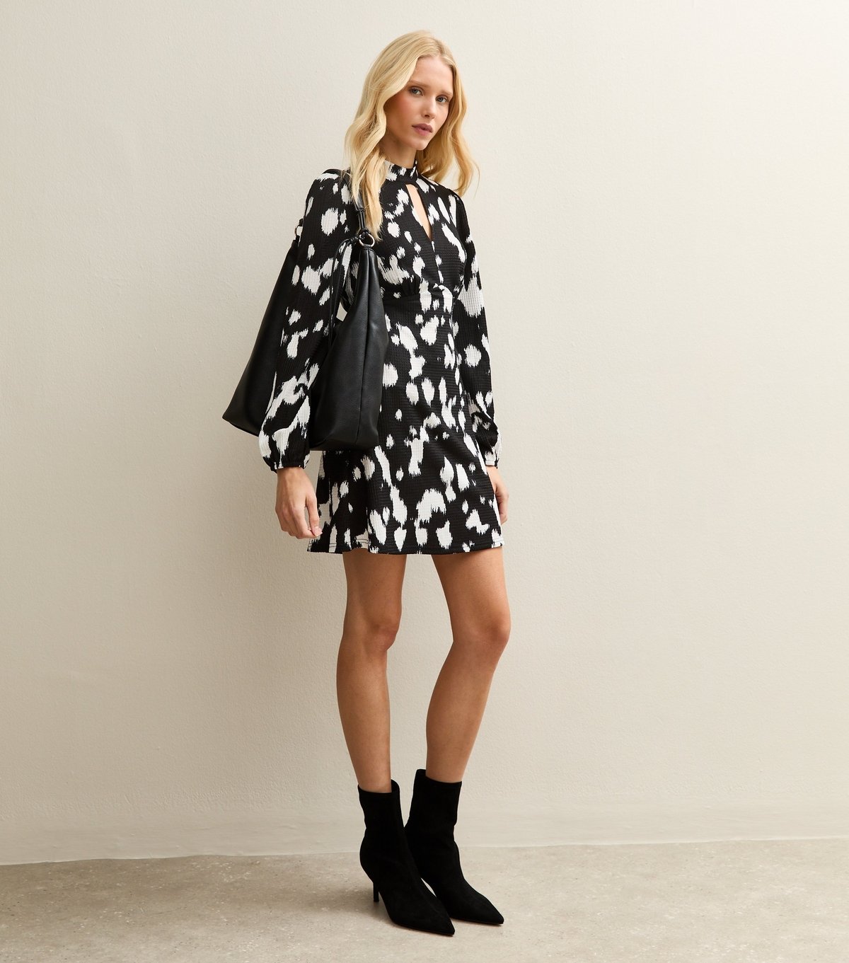 New Look Women's Black and White Printed Keyhole Mini Dress New Look - 3