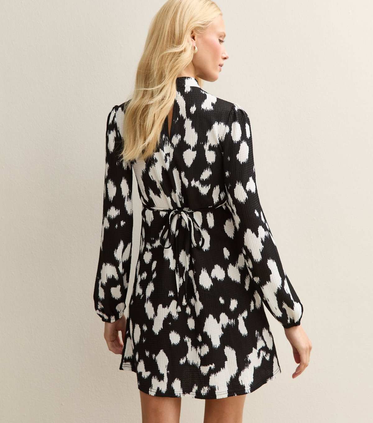 New Look Women's Black and White Printed Keyhole Mini Dress New Look - 4