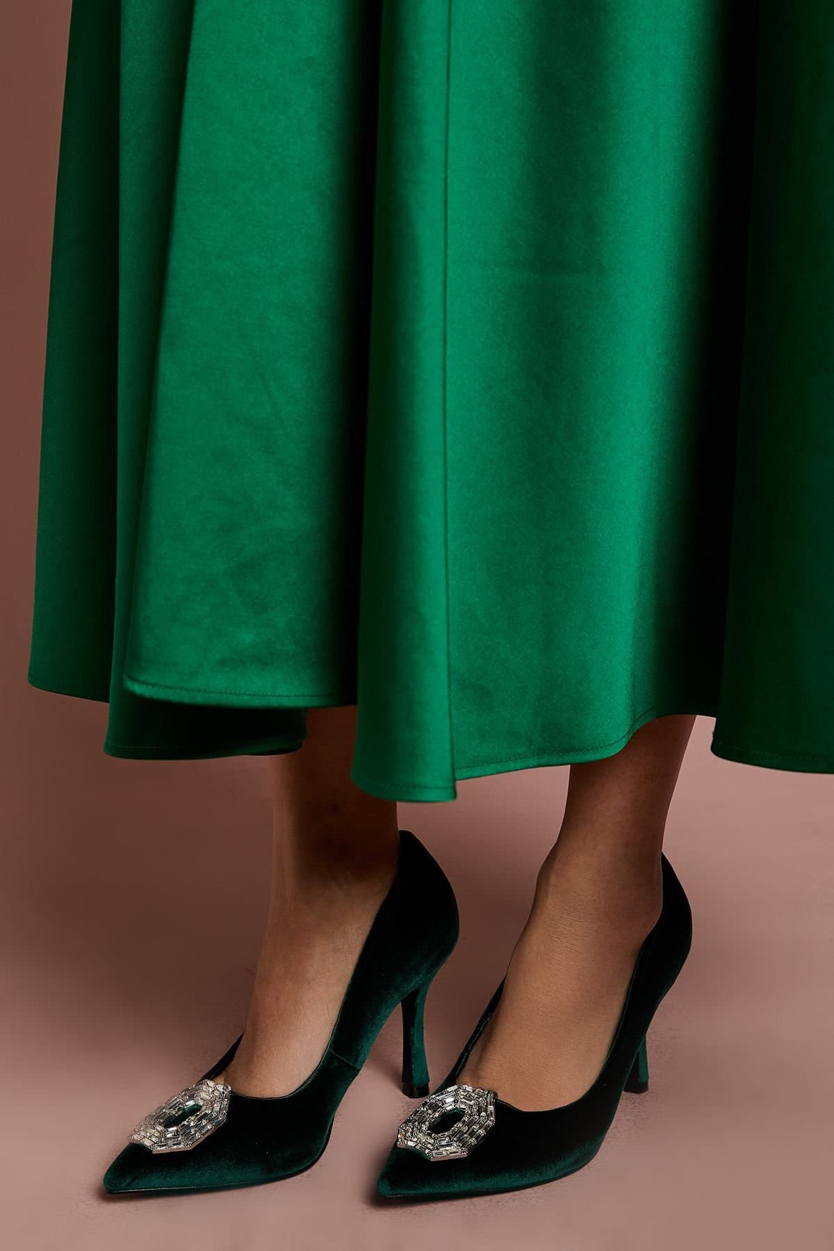 Coast Coast Women's Wide Fit Livvy Velvet Brooch Detail High Heel Stiletto Court Shoes in Emerald