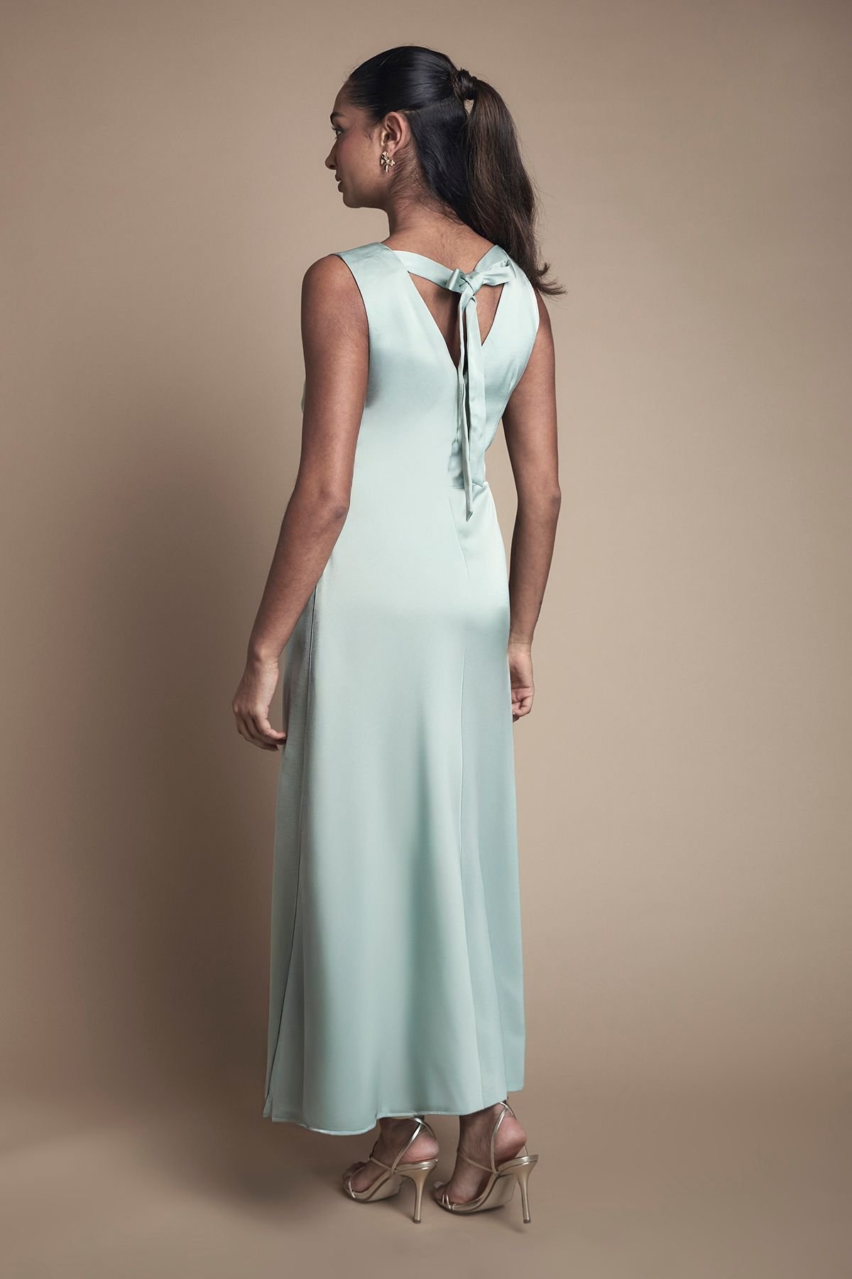 Oasis Oasis Women's Twist V Neck Tie Back Satin Bridesmaid Midi Dress in Sage - 3