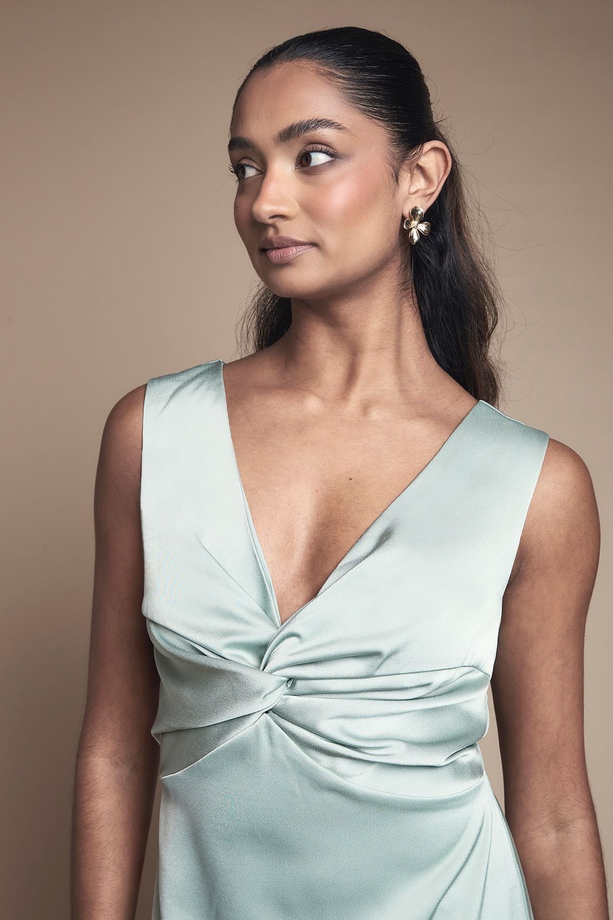 Oasis Oasis Women's Twist V Neck Tie Back Satin Bridesmaid Midi Dress in Sage - 4