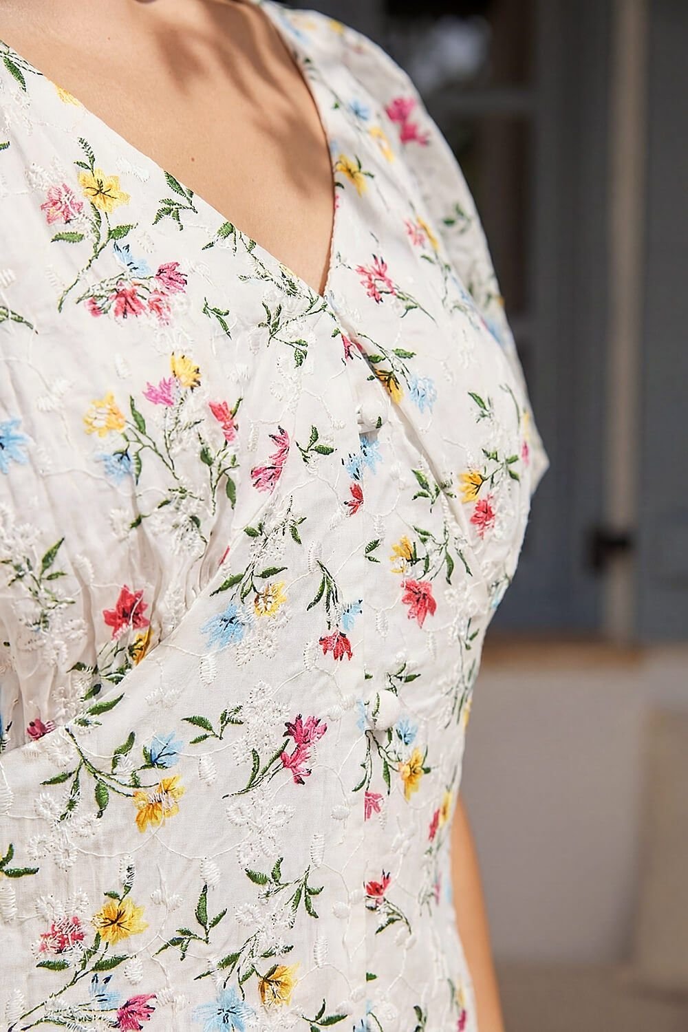 Dusk Dusk Women's Ditsy Broderie Midi Dress in White - 4