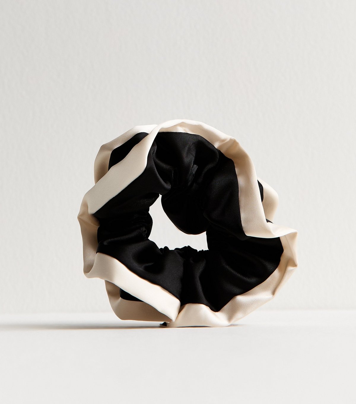 New Look Black Large Contrast Trim Edge Scrunchie New Look - 2