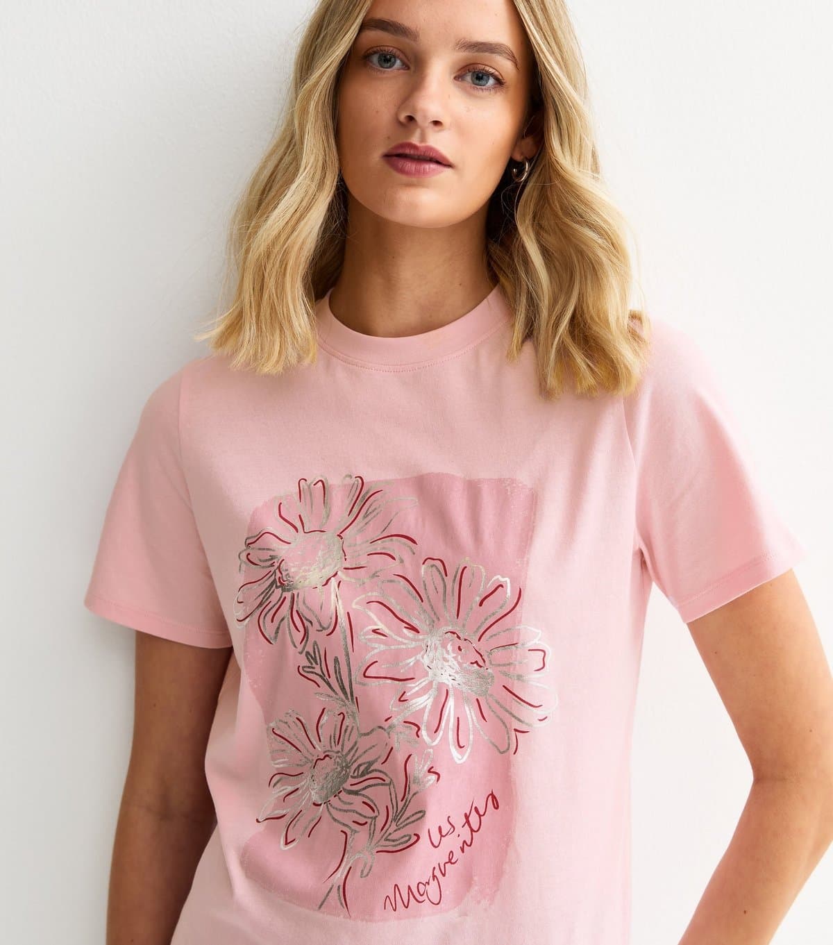 New Look Women's Light Pink Foiled Flower Print T-Shirt New Look