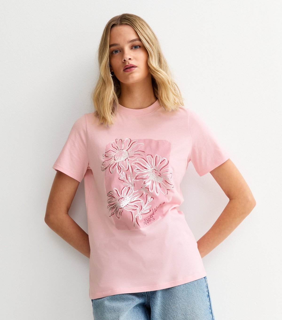 New Look Women's Light Pink Foiled Flower Print T-Shirt New Look - 2