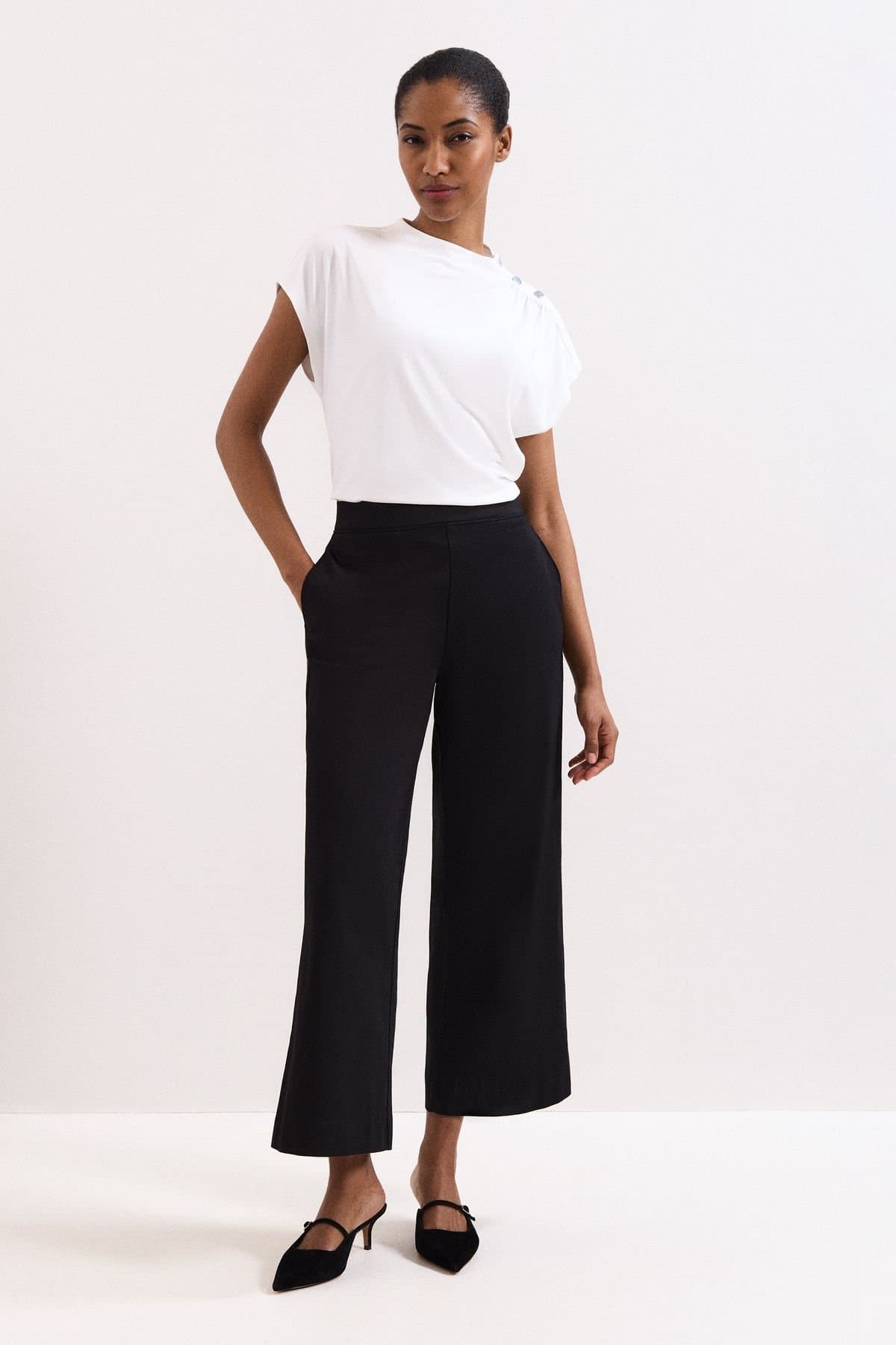 Phase Eight Phase Eight Women's High Waisted Wide Leg Cropped Trousers in Black