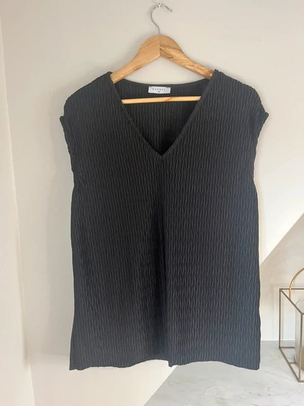 Papaya Black Stretch Crinkle Ribbed V Neck Blouse