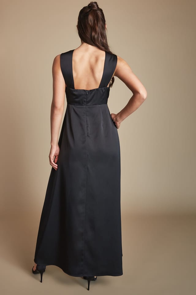 Coast Coast Women's Petite Twisted Halterneck Satin Maxi Bridesmaid Dress in Black - 3