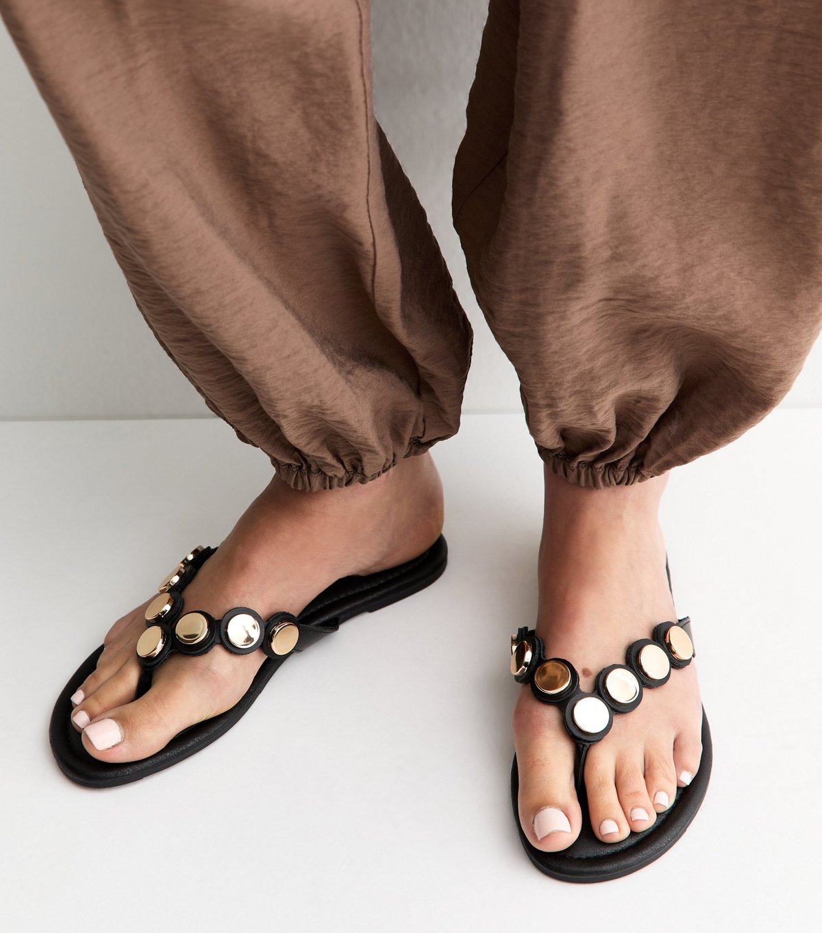 New Look Women's Black Scalloped Strap Coin Trim Sandals New Look - 2