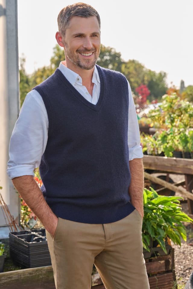 WoolOvers WoolOvers Men's 100% Wool Slipover in Dark Navy - 2
