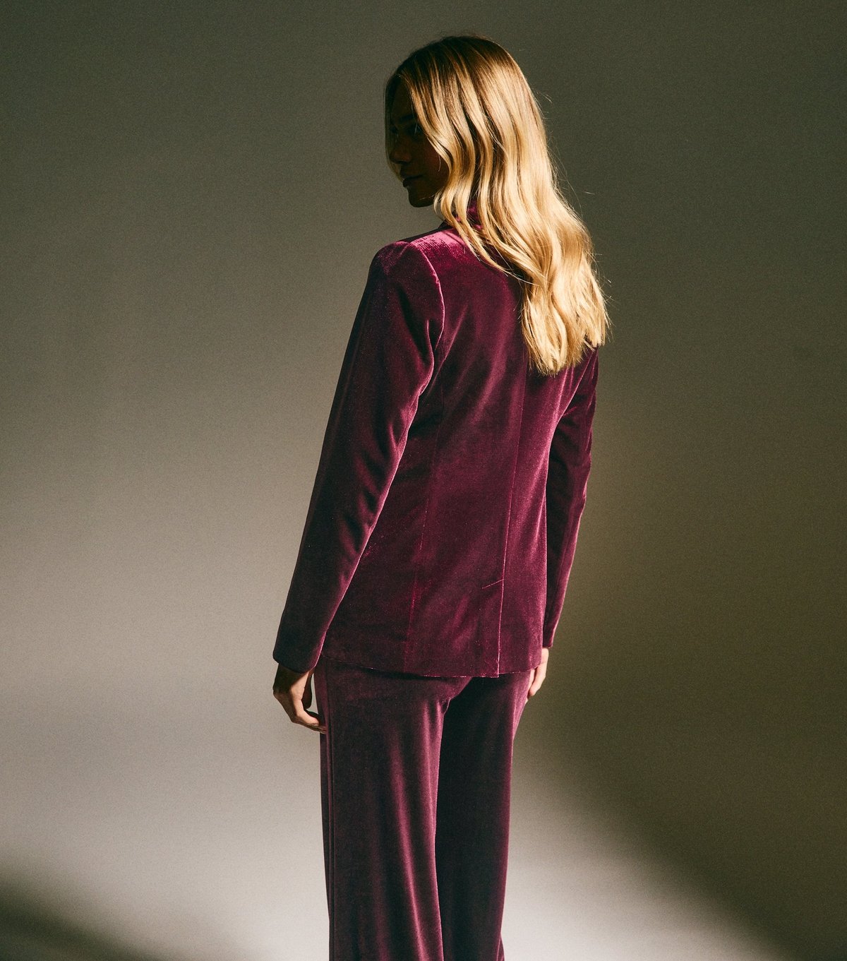 New Look Women's Dark Burgundy Velvet Single Breasted Blazer New Look - 4