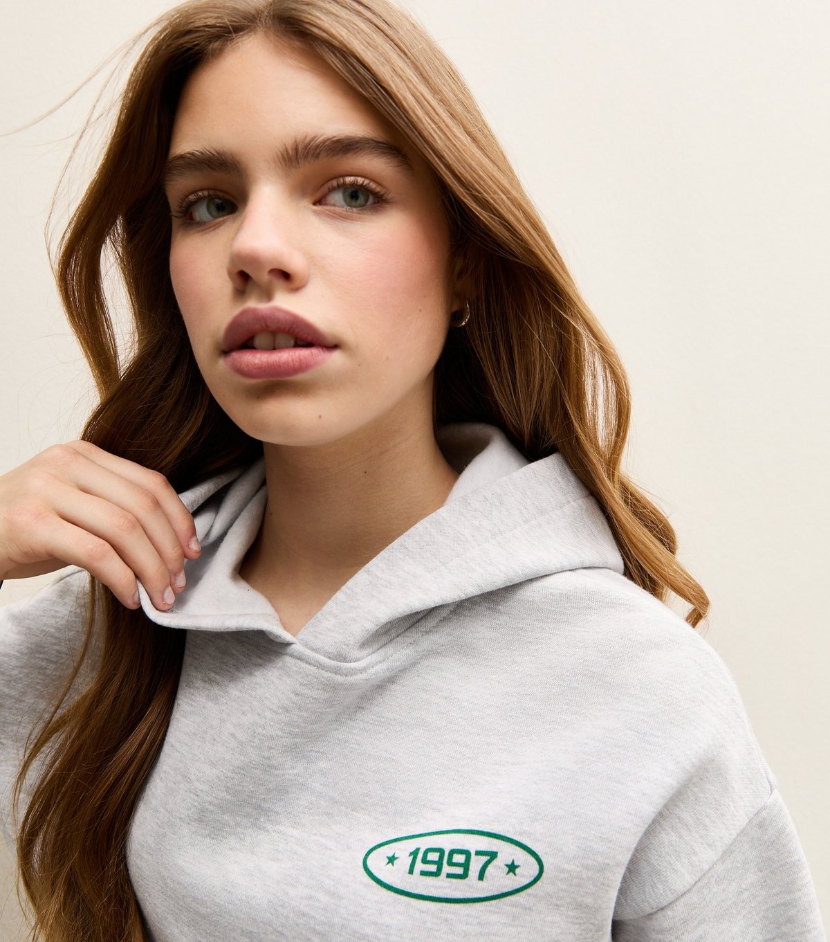 New Look Girls' Grey 1997 Logo Cropped Hoody New Look - 2