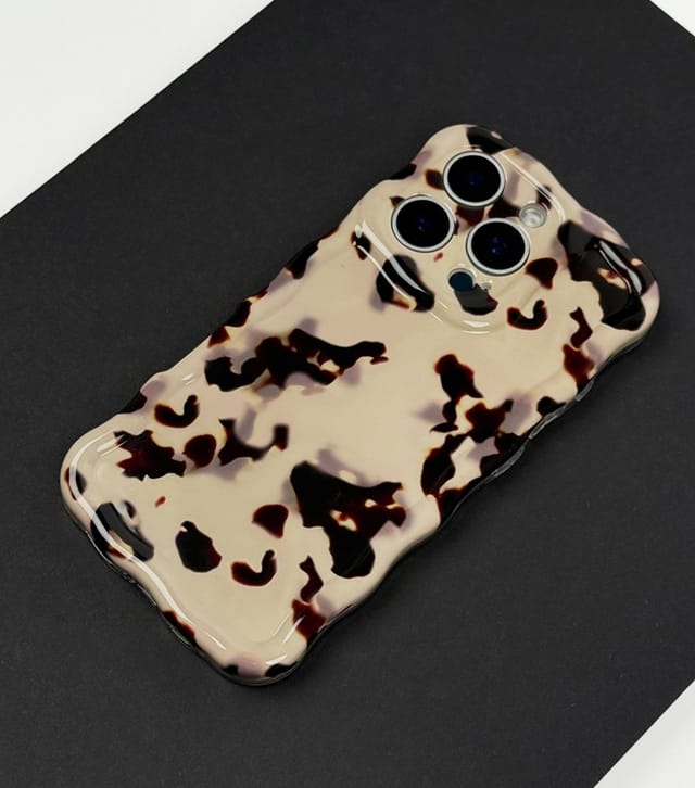 Coconut Lane Cream Tortoiseshell Effect Wavy Phone Case Coconut Lane New Look - 2
