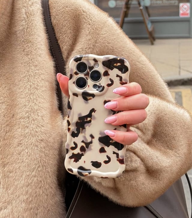 Coconut Lane Cream Tortoiseshell Effect Wavy Phone Case Coconut Lane New Look - 3