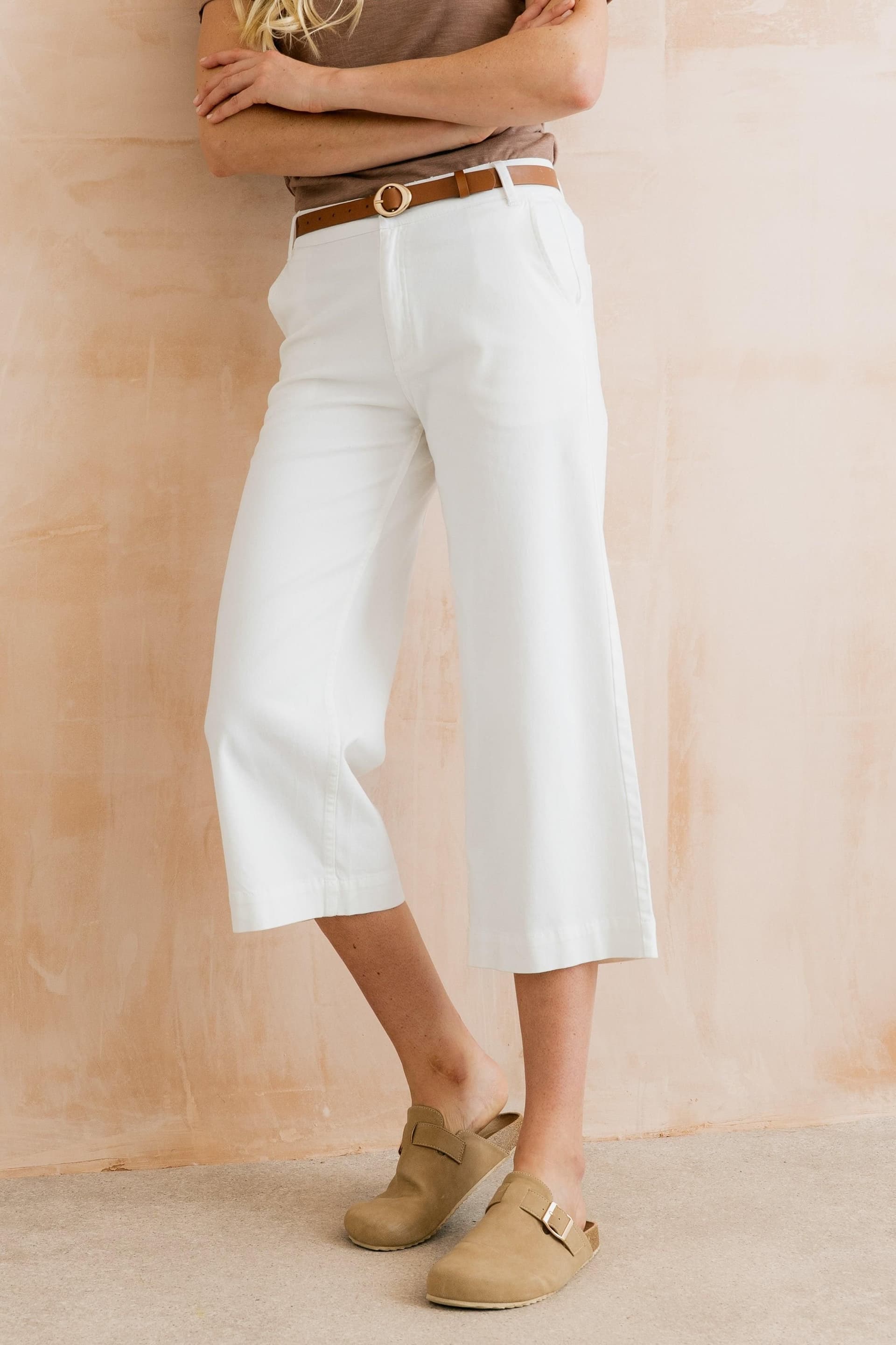 Lily & Me Lily & Me Women's Isla Wide-leg Stretch Cotton Cropped Trousers with Patch Pocket in White