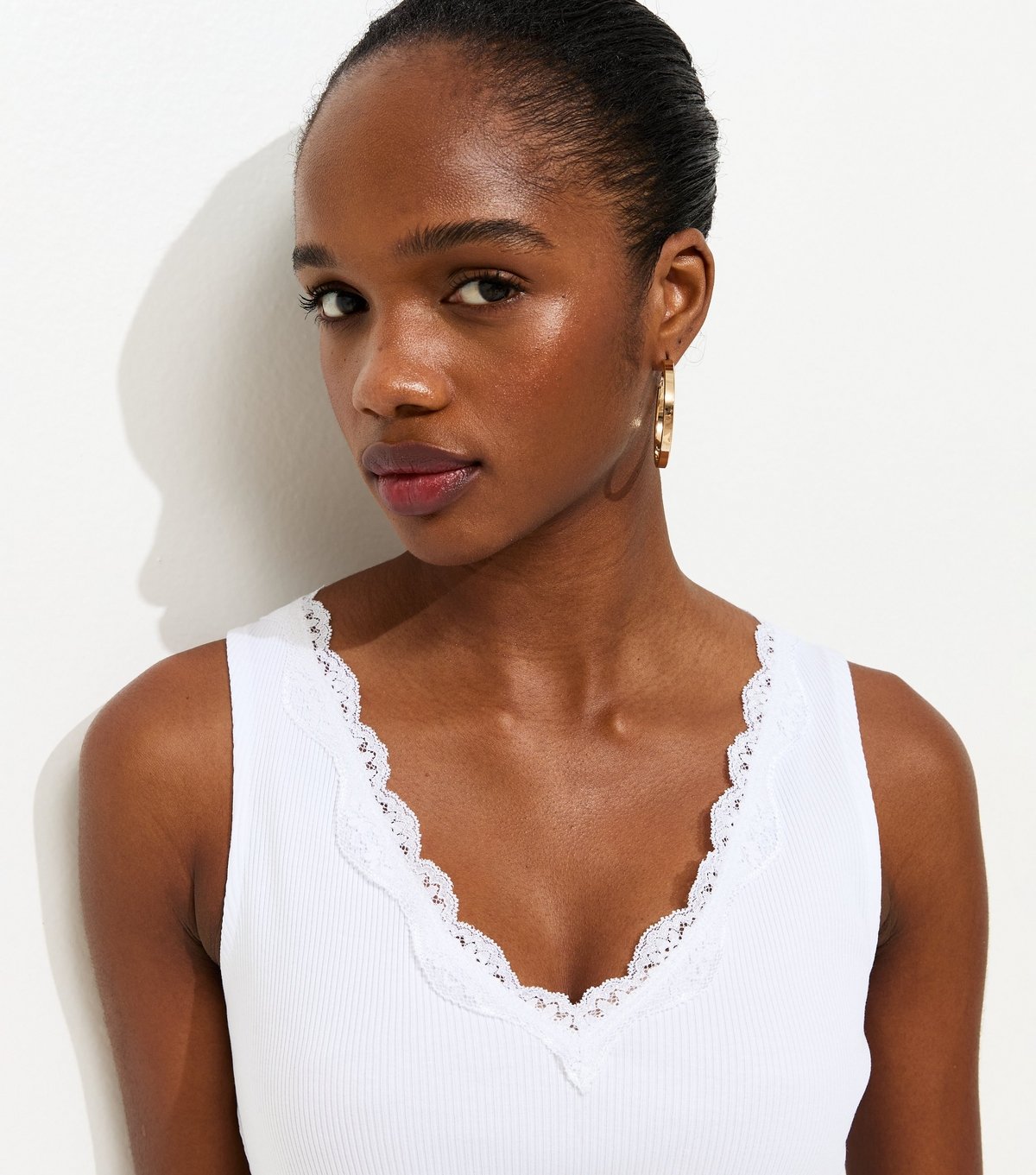 New Look Women's White V Neck Lace Trim Vest New Look - 2