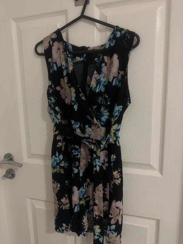 Amber Krystal Floral play suit size L - 1