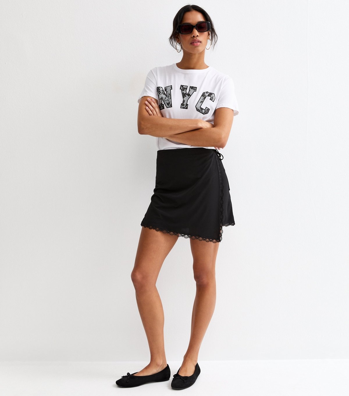 New Look Women's White Cotton Lace NYC Logo T-Shirt New Look - 3