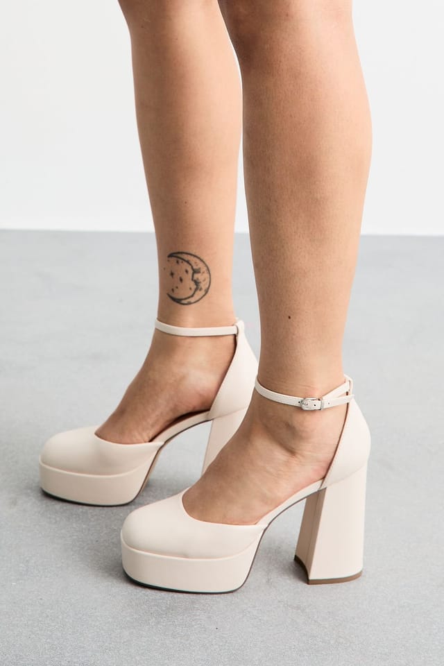 Faith Faith Women's : Cadence Faux Leather Closed Toe Chunky Platform Heeled Shoes in Beige - 2