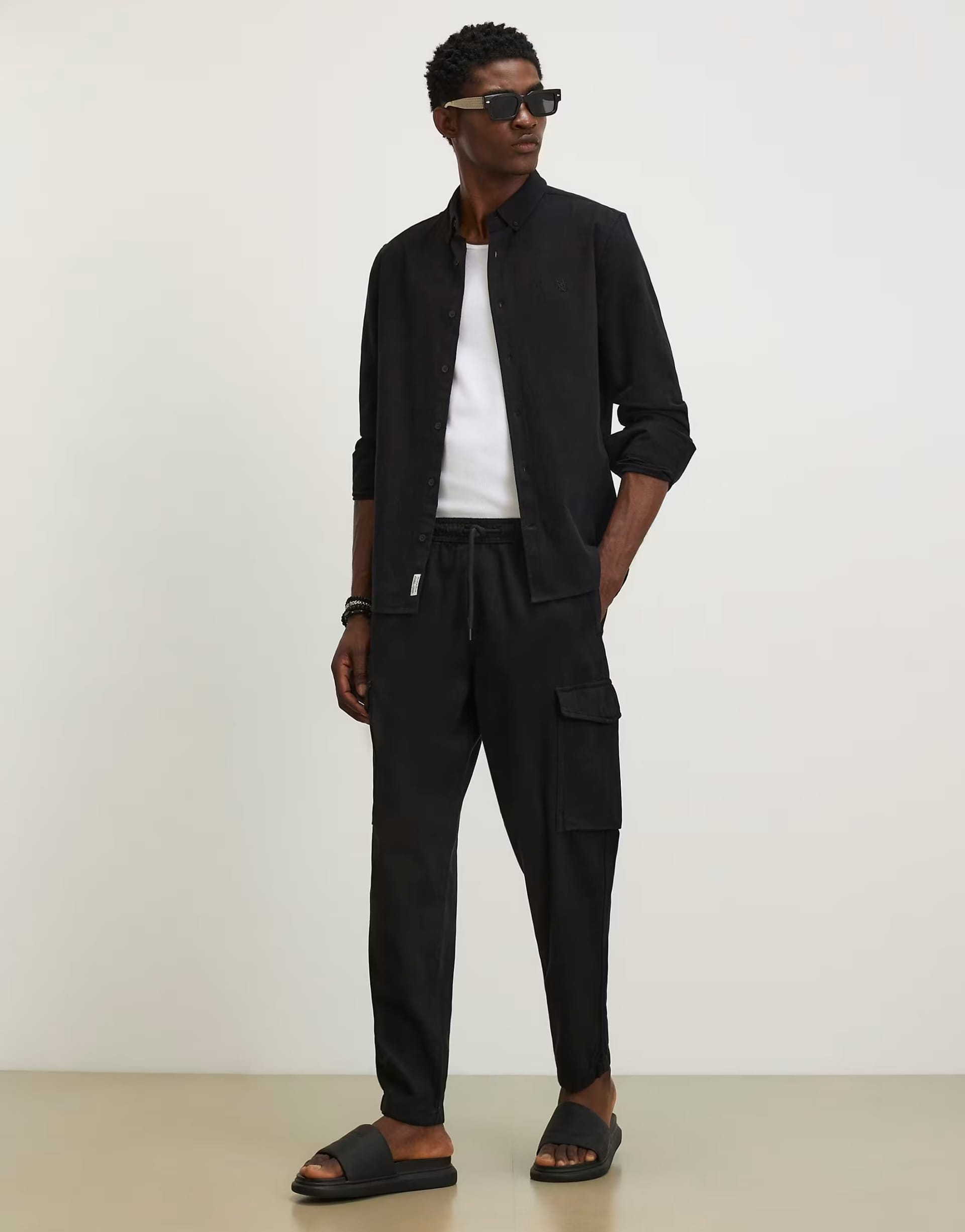 River Island Slim fit cargo trousers in black