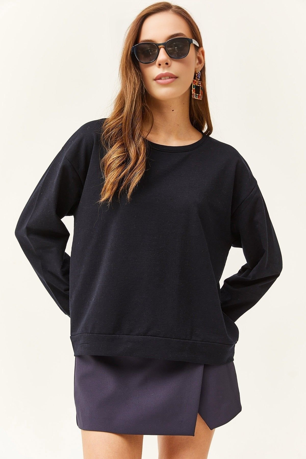 HOXTON GAL HOXTON GAL Women's Basic Long Sleeve Crew Neck Sweatshirt in Navy - 3