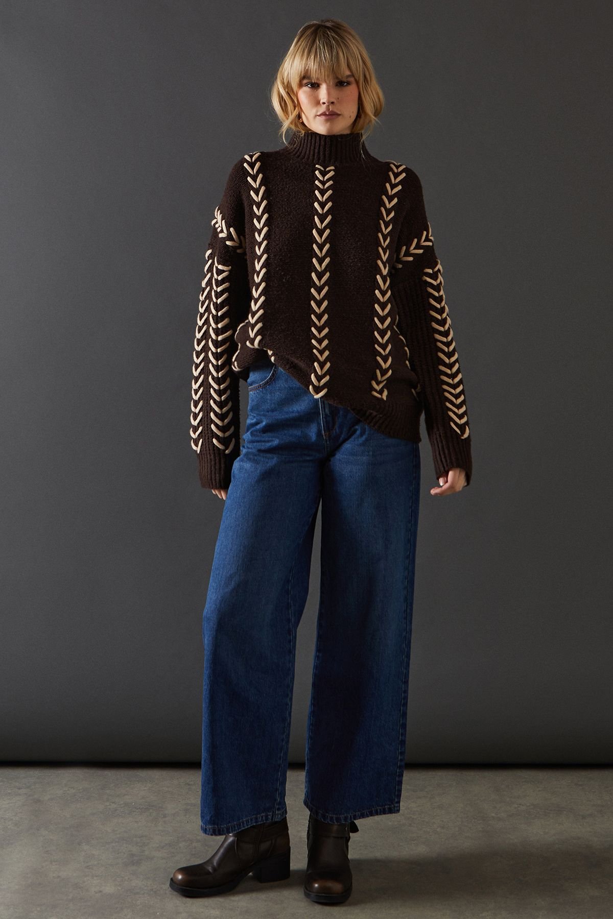 Warehouse Warehouse Women's Whipstitch Detail Oversized Jumper in Chocolate - 4