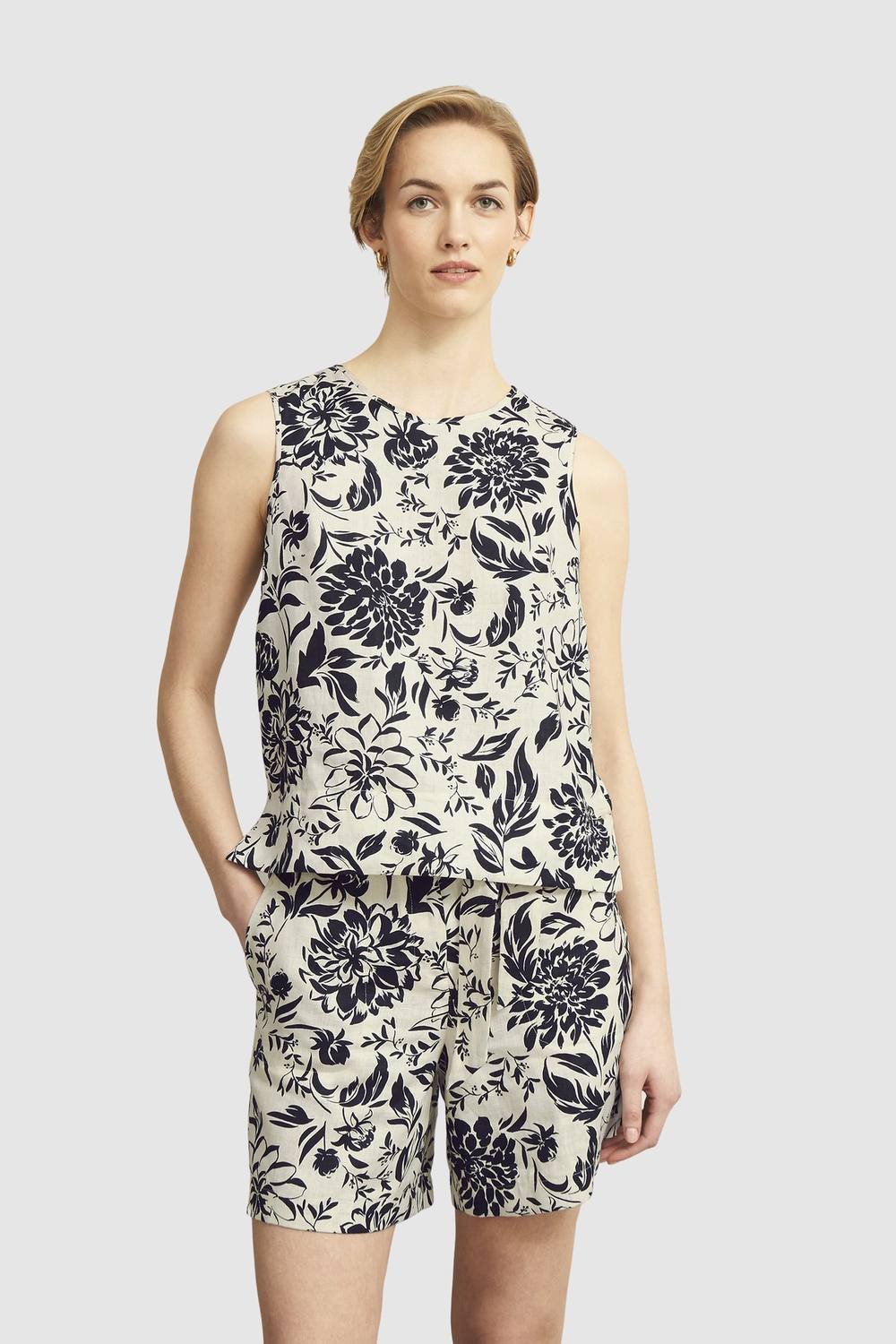 Hobbs London Hobbs London Women's Maura Floral Printed Linen Top in Dark Navy - 2