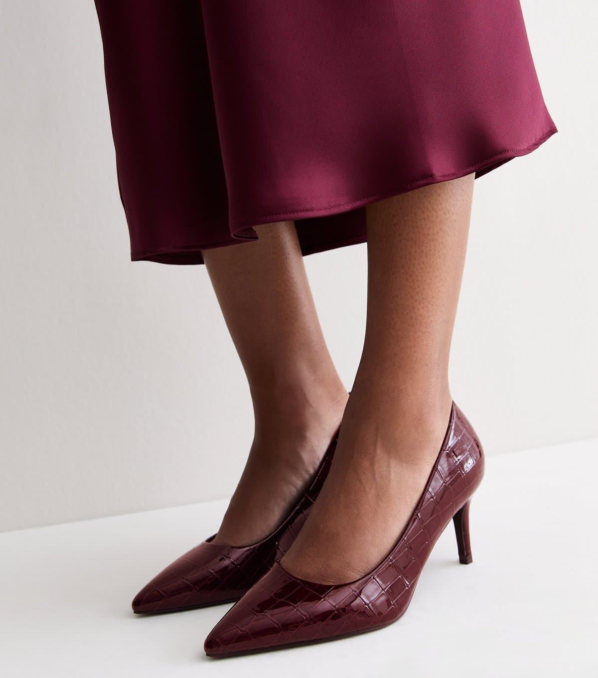 New Look Women's Wide Fit Dark Burgundy Faux Leather Crocodile Embossed Court Shoes Vegan New Look