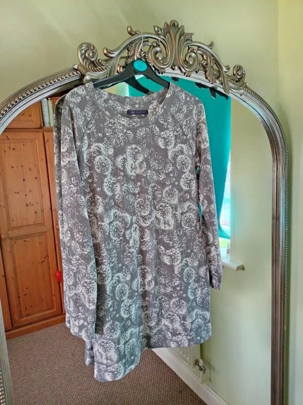 M&S Collection M&s size 8 grey pretty floral  Dandelion winter soft warm long jumper