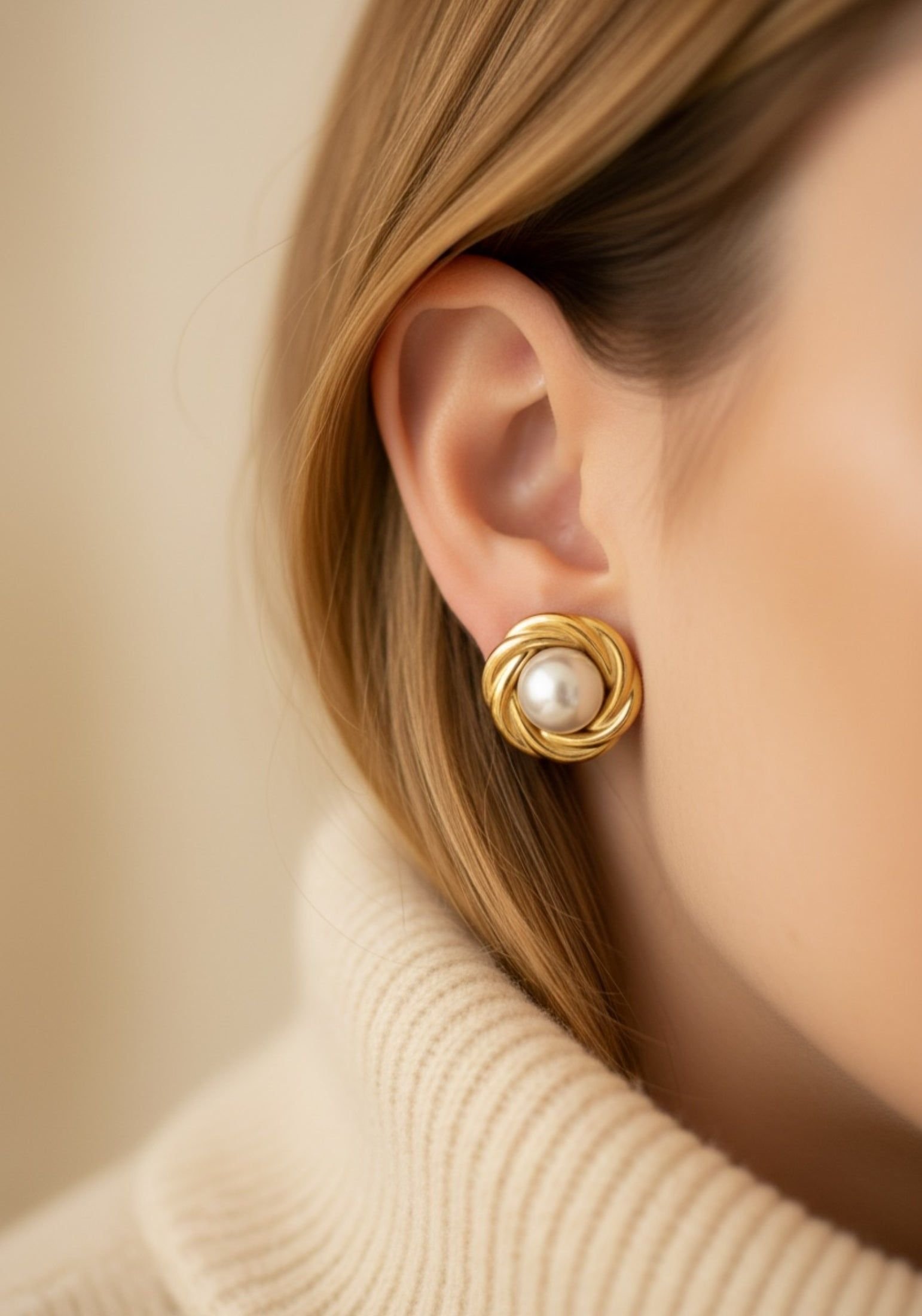 Latelita Latelita Women's Dynasty Pearl Knot Stud Earrings Gold - 2