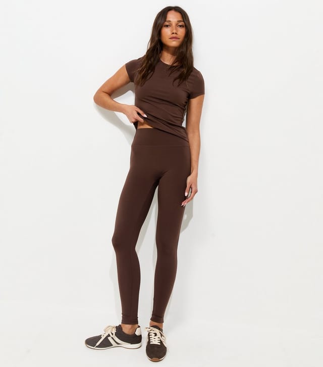 New Look Women's Premium Dark Brown Cropped Crew Neck T-Shirt New Look - 3