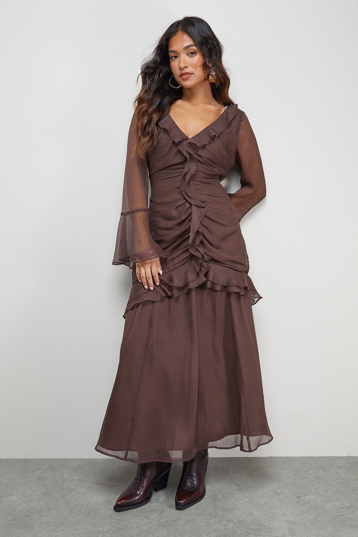 Warehouse Warehouse Women's Petite Chiffon Ruffle Gathered Bodice Midi Dress in Chocolate