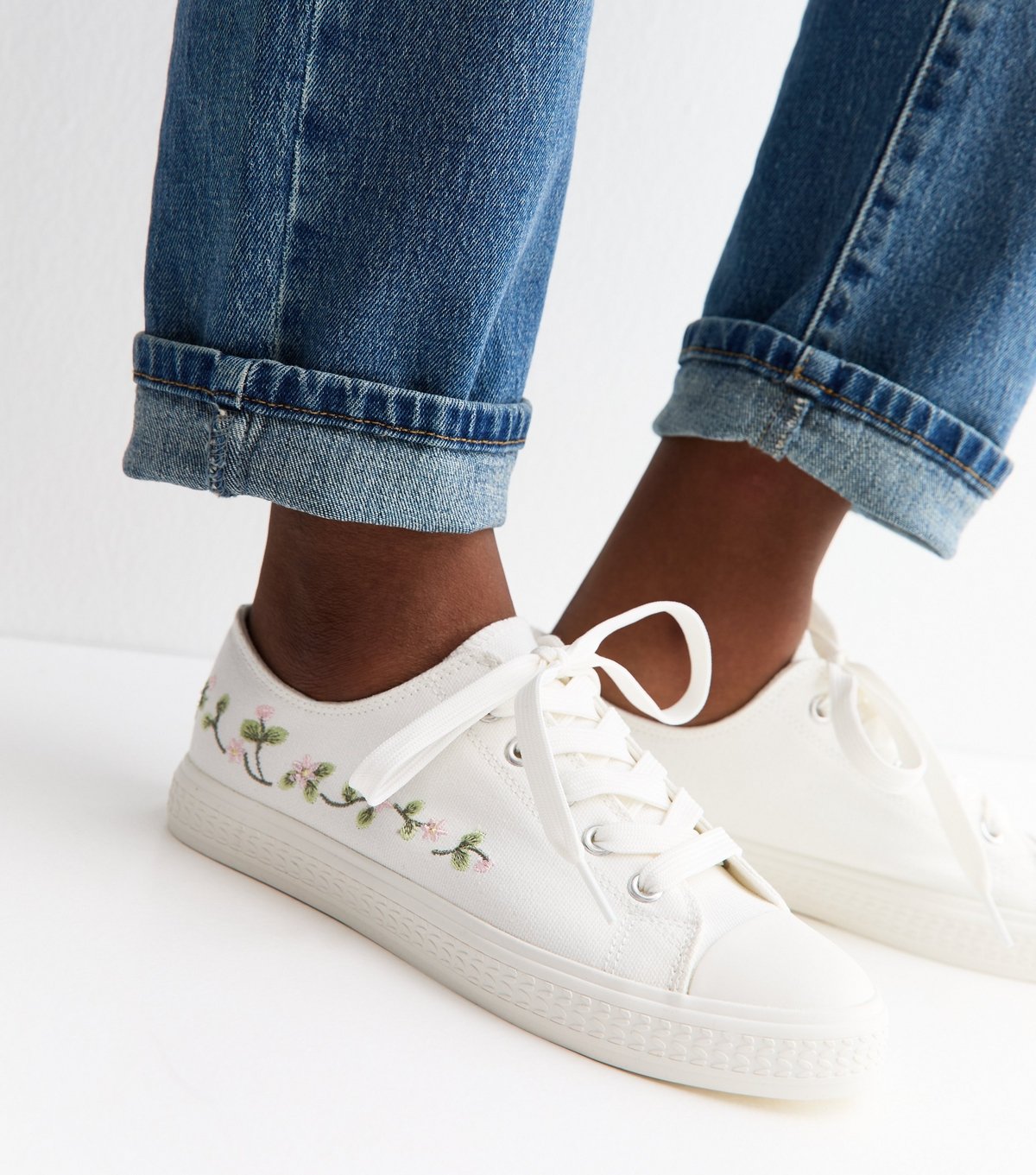 New Look Women's White Woven Floral Embroidered Trainers Vegan New Look - 2