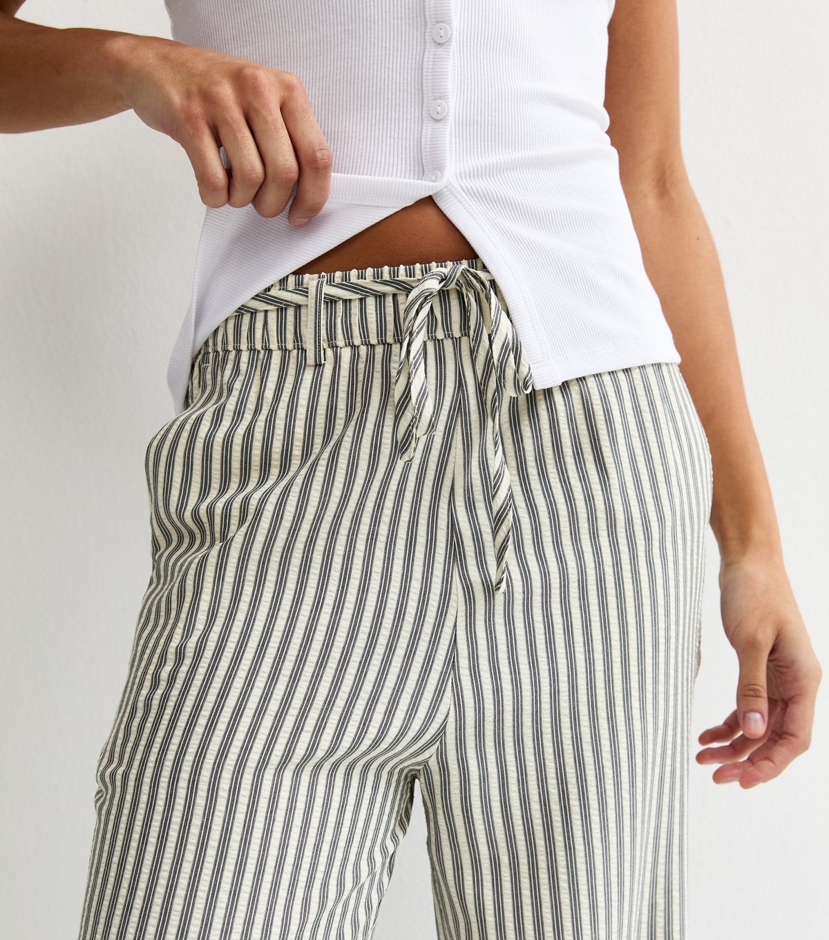 New Look Women's Cream Striped Seersucker Wide Leg Trousers New Look - 3
