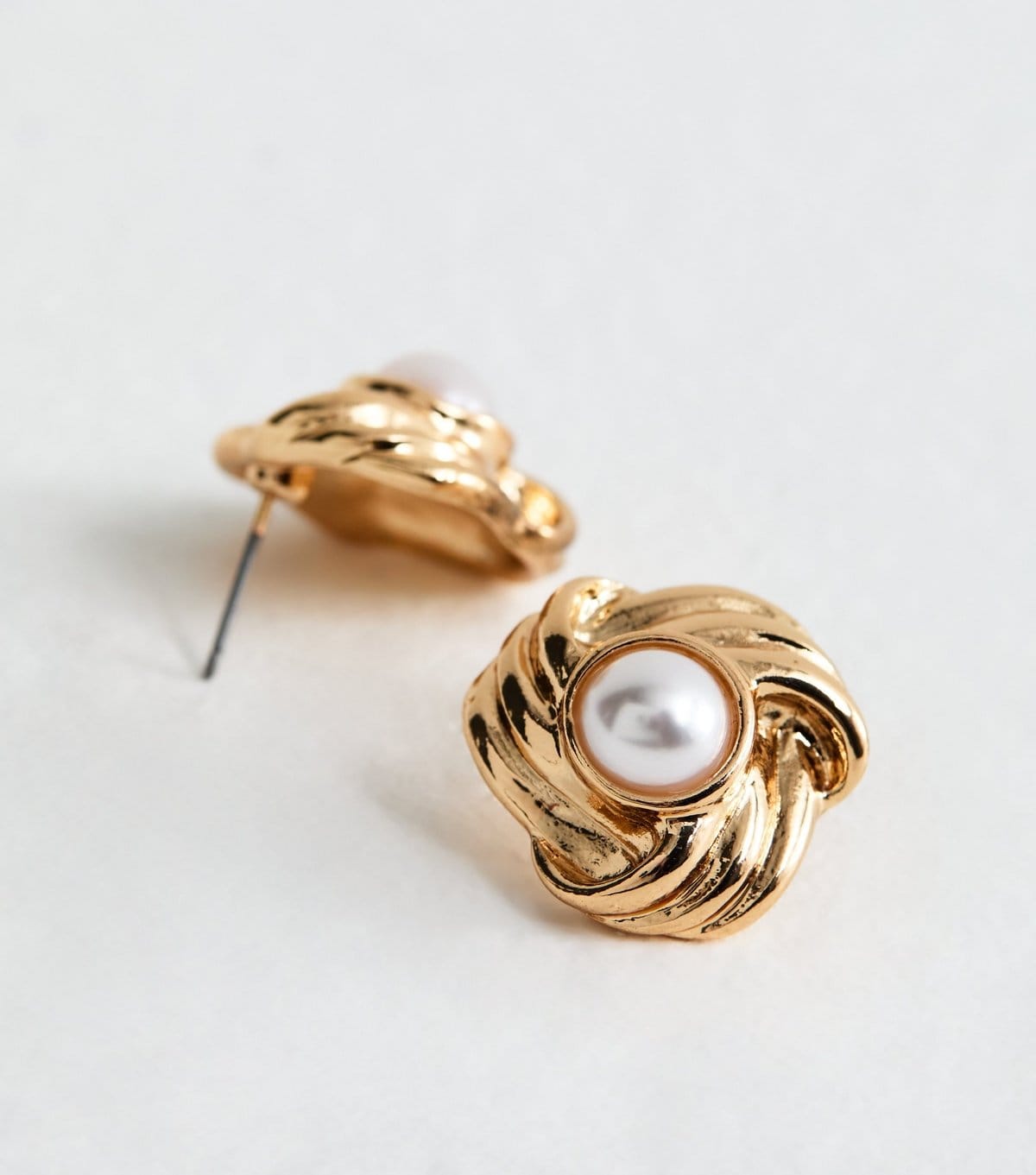 New Look Gold Tone Ribbed Faux Pearl Knot Earrings. New Look - 4