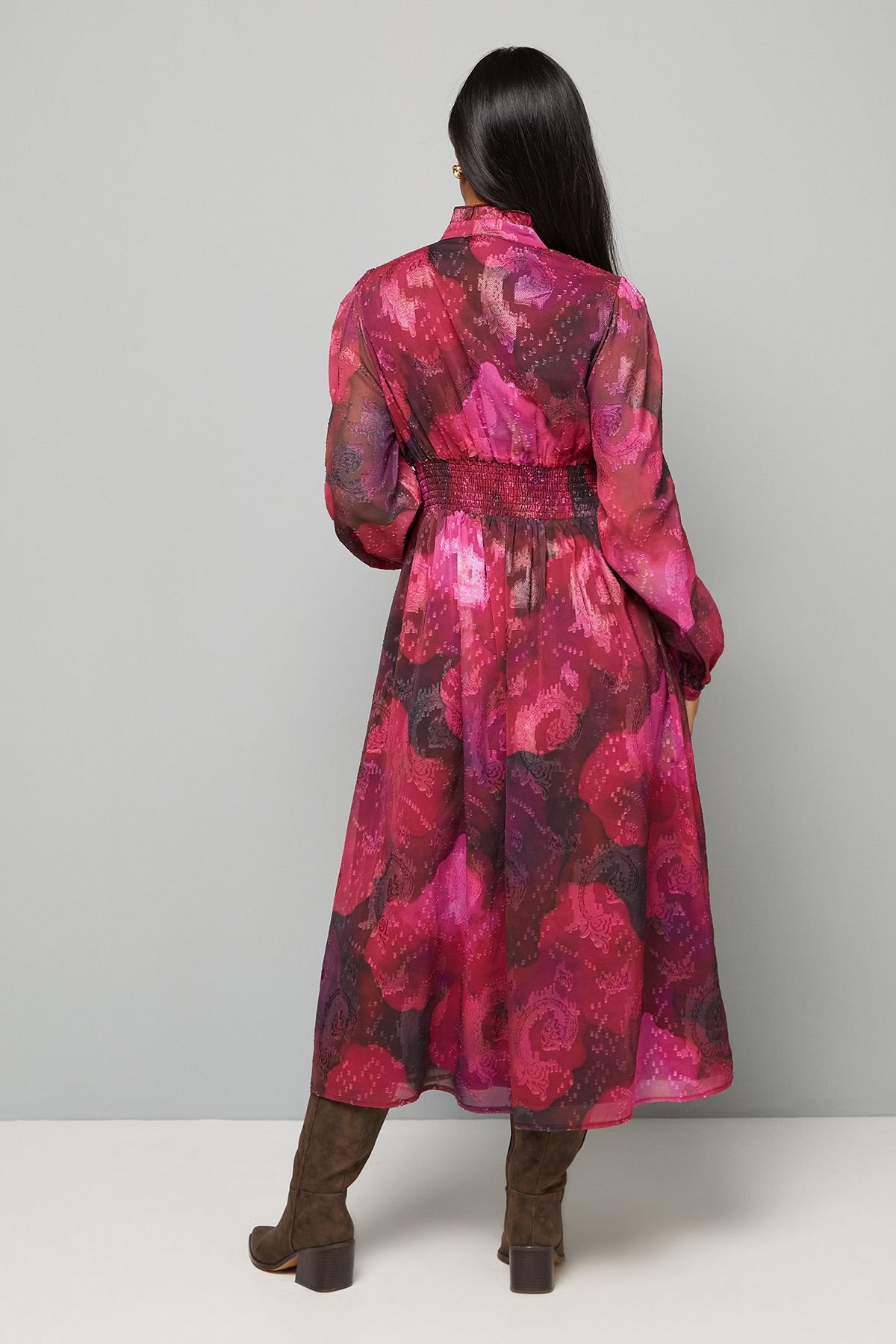 Wallis Wallis Women's Petite Floral Print Shirred Waist Midi Dress in Pink - 4