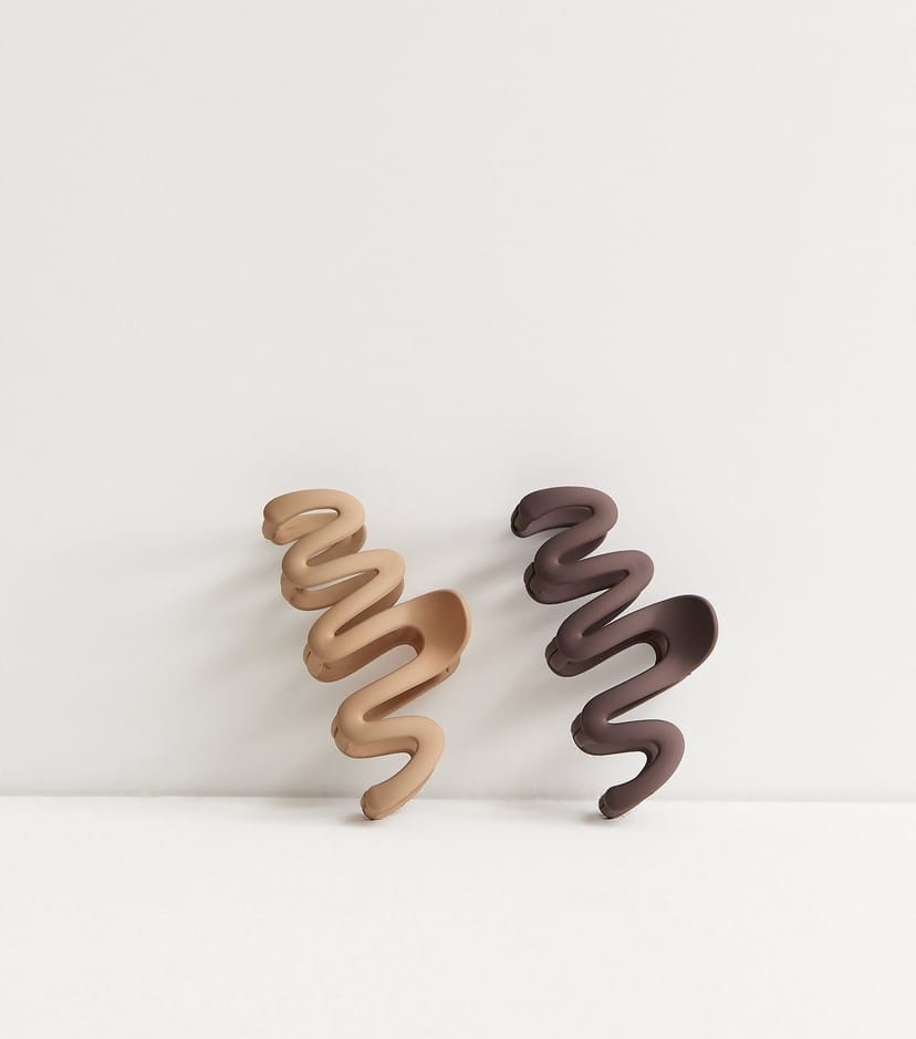 New Look Pack of 2 Brown Matte Wiggly Hair Claw Clips New Look - 1