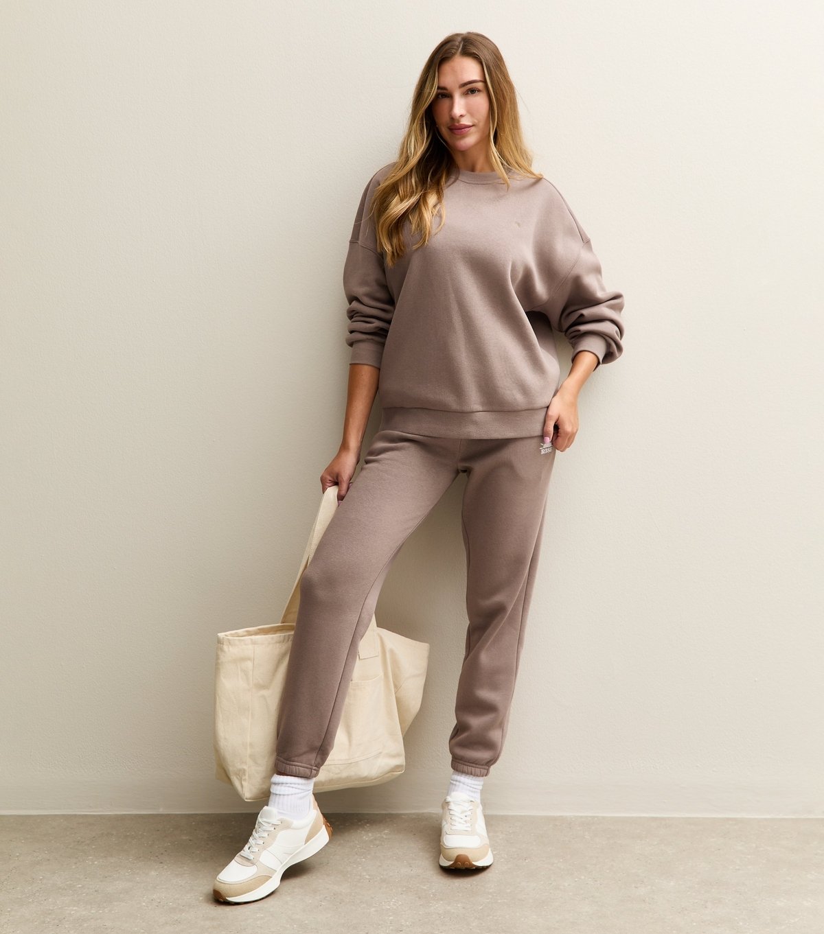 Rise Women's by Zara McDermott Mink Raised Logo Cuffed Joggers Rise New Look - 4