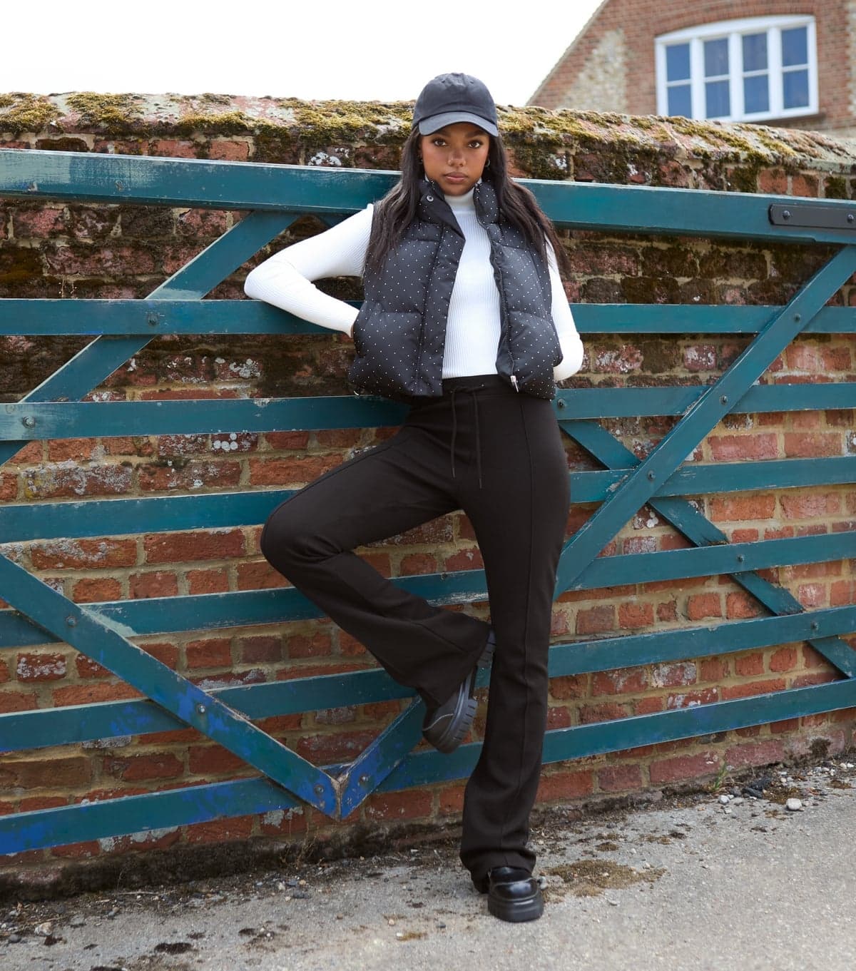 Pink Vanilla Women's Black Diamante Sleeveless Puffer Gilet Pink Vanilla New Look