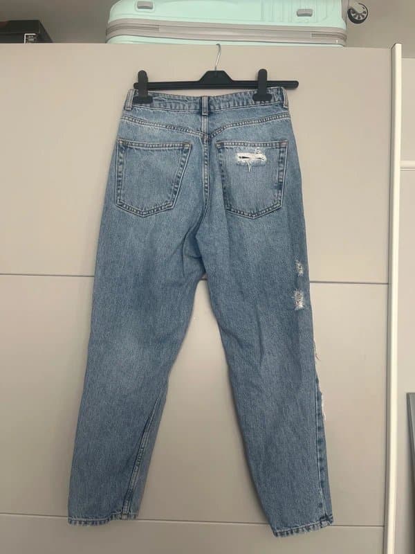 Topshop Top shop Mom ripped jeans size W28 L 28