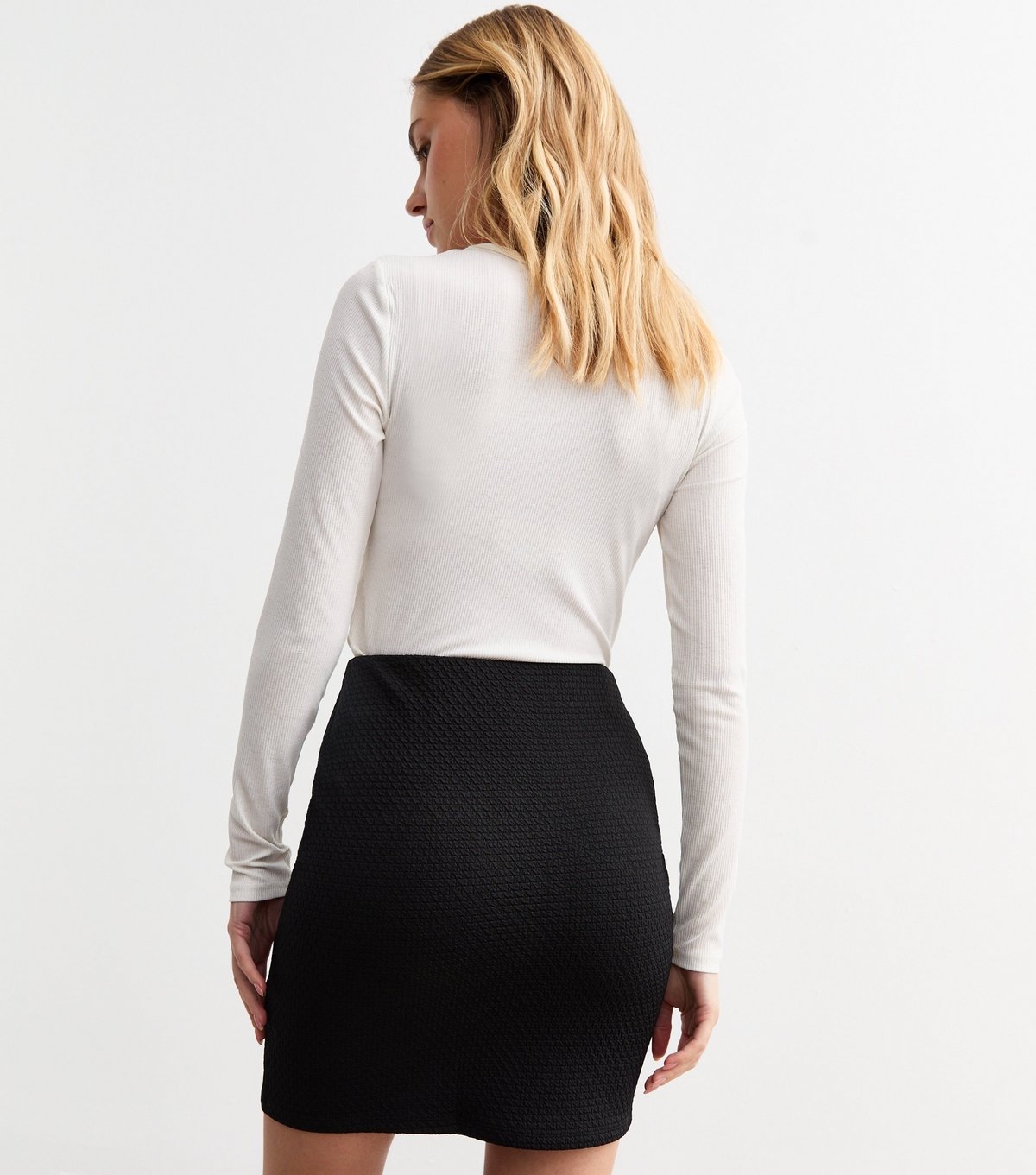 New Look Women's Black Textured Mini Skirt New Look - 4