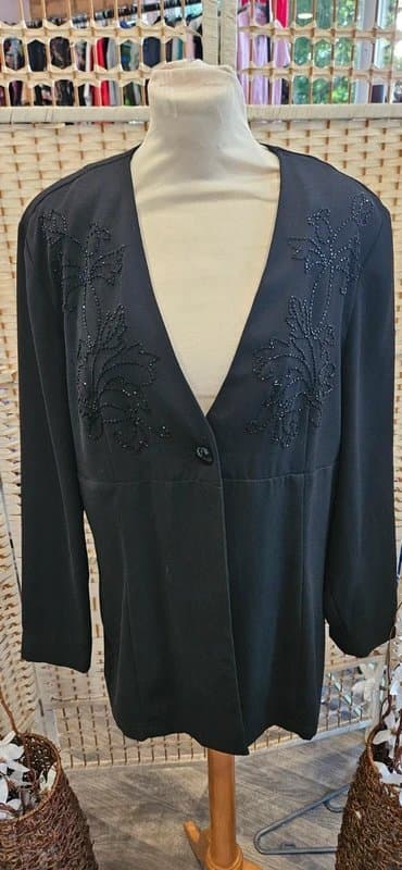 Hucke Beautiful vintage black embellished blazer jacket size 16