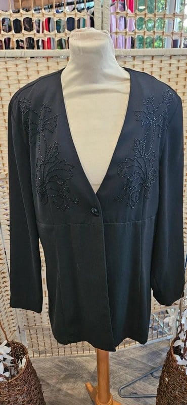 Hucke Beautiful vintage black embellished blazer jacket size 16 - 1