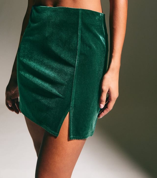 New Look Women's Green Velvet Split Front Mini Skirt New Look - 2