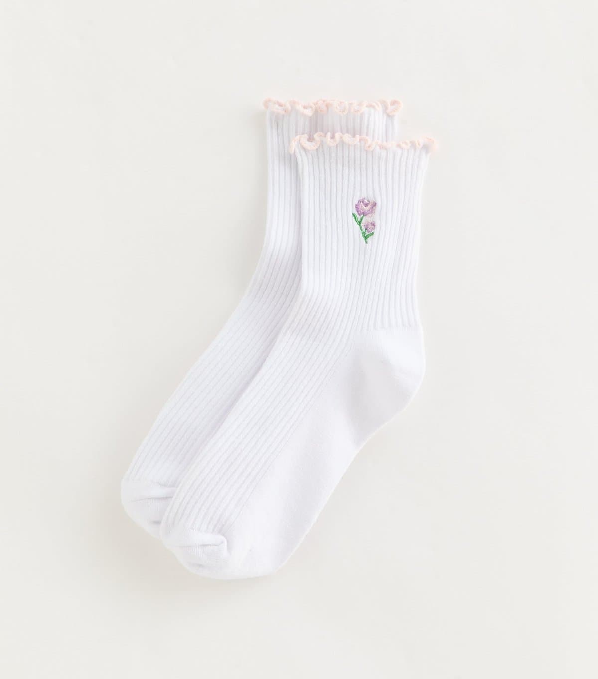 New Look New Look White Ribbed Floral Embroidered Socks