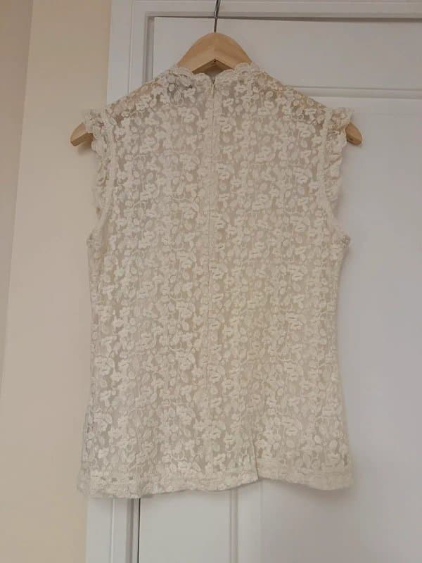 New Look New Look Cream sleeveless lace blouse size S/M