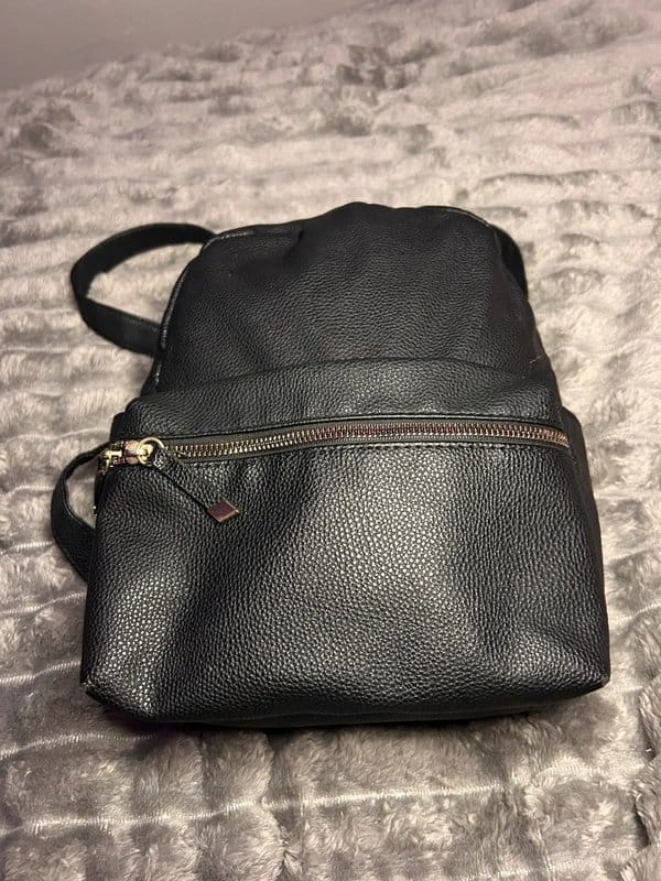 New Look A coach court backpack in black pebbled leather - 1