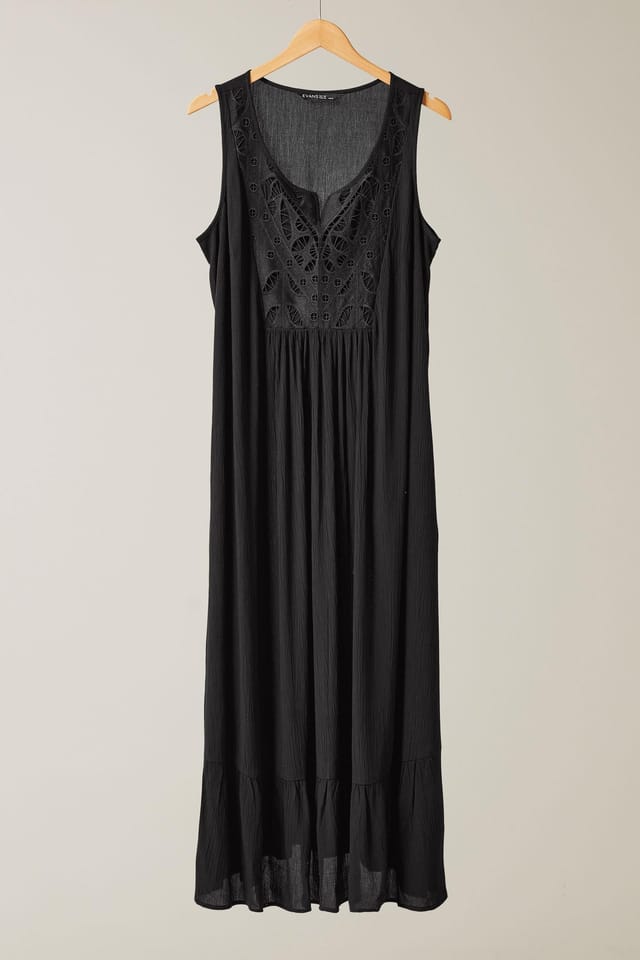 Evans Evans Women's Broderie Maxi Dress in Black - 2